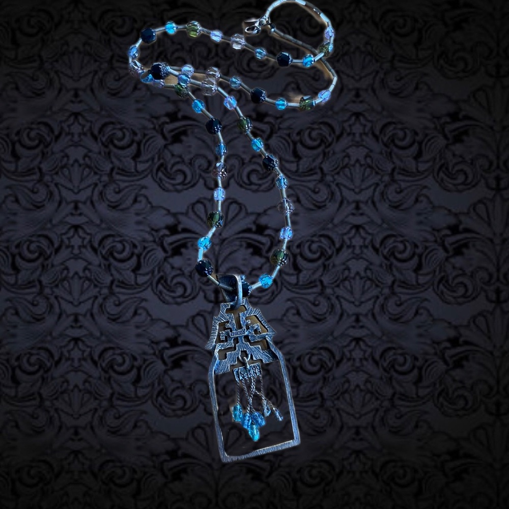 🖤2 for 10🖤 Chicos blue beaded necklace square pendant